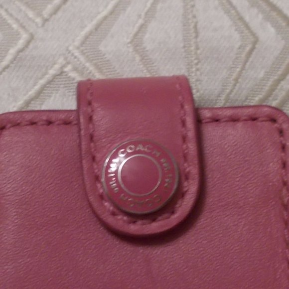 Coach iPod Nano Pink Leather Case *HOST PICK* - Picture 6 of 11